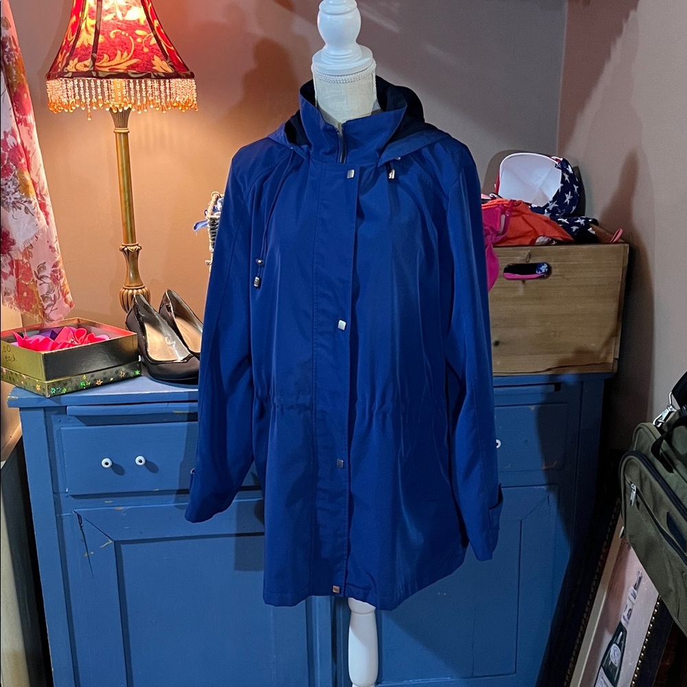 Braetan royal blue size XL hooded jacket.